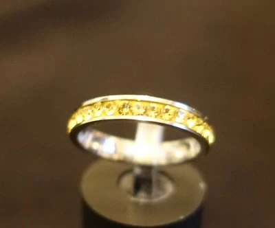 Anillo de banda de eternidad de acero inoxidable con juego de canales piedras de topacio #1310 talla 7 Foto 1 de 4