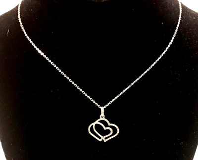 NUEVO COLLAR COLGANTE CADENA ACERO INOXIDABLE TONO PLATA FÓSIL DOBLE CORAZÓN ENCANTO Foto 1 de 4