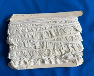 Sewing Trim Eyelet Ivory Gathered Scalloped Embroidered 22 Yd Bolt x 1 -1/8 in - Picture 1 of 4