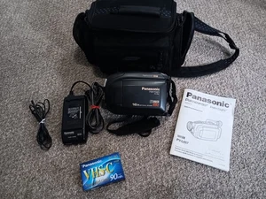 Panasonic Palmsight PV-L657D Camcorder With Manual, Adapter,  Blank Tape and Bag - Picture 1 of 17