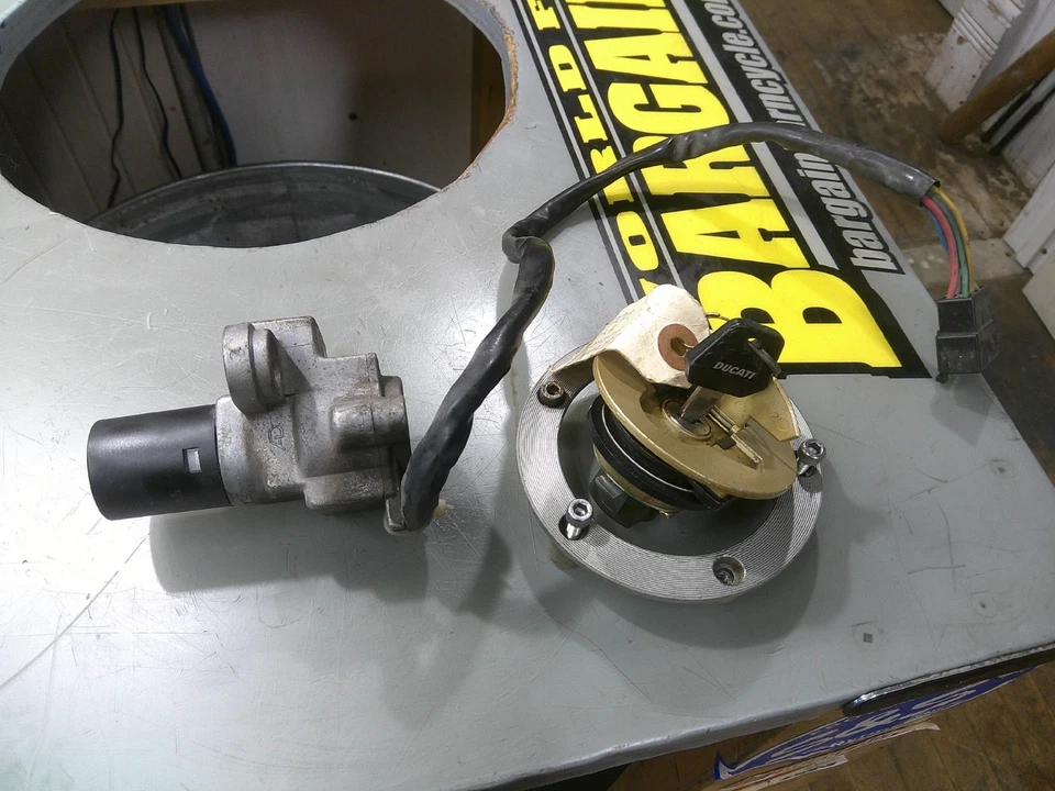 00-02 Ducati M900 Monster Ignition Gas Fuel Cap Lock and Key Set ORIGINAL DUC - Image 1 of 4