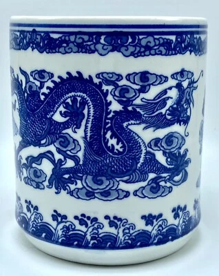 Vintage Chinese Porcelain Brush Pot Blue White Chinese Dragon Vase Qianlong Xlnt - Image 1 of 4