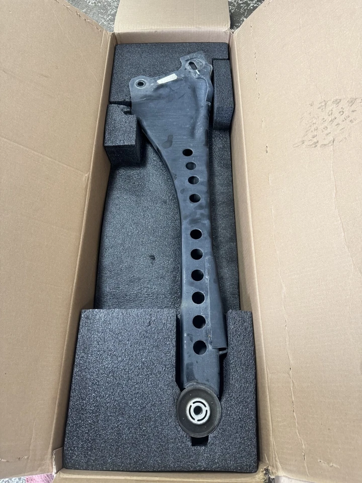 Brazo de radio de control del conductor OEM Mopar LH Ram 68377469AD 20 k millas - 2013-2025 Foto 1 de 1