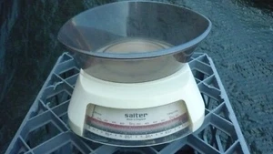 Vintage Salter No 69 Kitchen Weighing Scales retro England - Picture 1 of 5