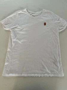 Nike Men's Athletic Cut Logo T-Shirt Size Large White Tennis Court Patch Tee - Picture 1 of 5