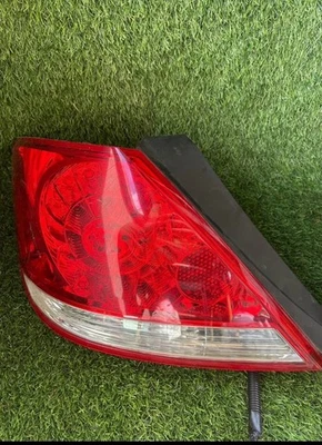 2005-2008 ACURA RL DRIVER LEFT TAIL LIGHT OEM - Image 1 of 3