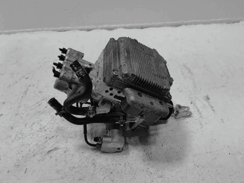 Toyota RAV4 2020-2022 cilindro maestro de refuerzo de freno eléctrico OEM Foto 1 de 4