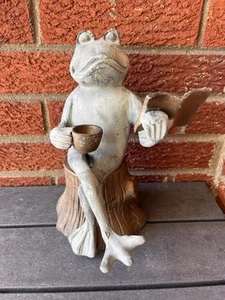 Cast Metal Frog Garden Sculpture Frog On Tree Stump Reading With Cup In Hand 10” - Picture 1 of 10
