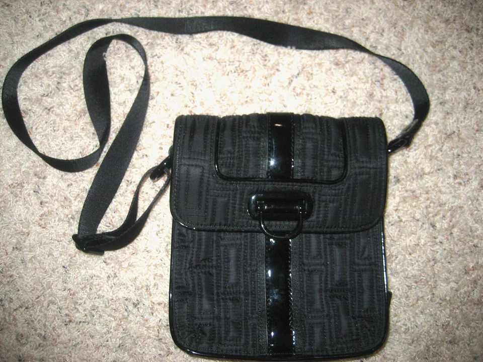 Cartera Bandolera VERA BRADLEY Negra Sólida Acolchada Patente Borde Correa Ajustable Foto 1 de 1