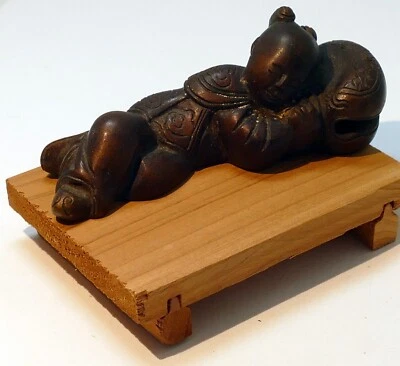 BRONCE CHINO Estatua Pergamino Papel Peso Ming Bebé con Cuernos Descansando Dormir Foto 1 de 4