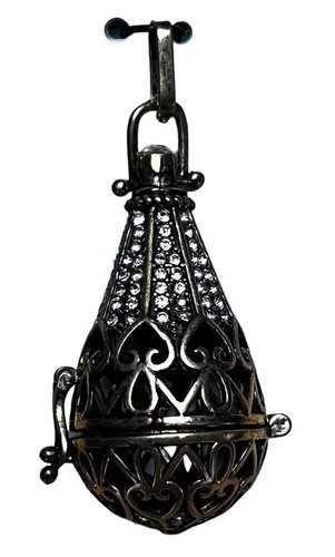 VETEMENTS Collana con ciondolo a forma di lacrima con fondo incernierato ottone pietre trasparenti