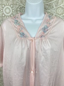 Vintage Vassarette rosa Nylon geknöpft Robe Ankleid Hausmantel Größe Large - Bild 1 von 7