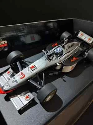 Minichamps 1:18 F1 McLaren Mercedes MP4/12 D. Coulthard 530971810 - Immagine 1 di 3