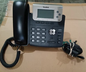 Yealink T23G - VOIP Black Phone w/Stand, Handset, and AC Adapter - Afbeelding 1 van 1