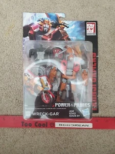 Transformers Power of the Primes Deluxe Class Autobot Wreck-Gar New - Picture 1 of 2