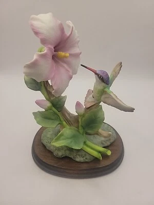 HOMCO 1991 Masterpiece Glory of Nature Classic Hummingbird Porcelain Figurine - Image 1 of 4