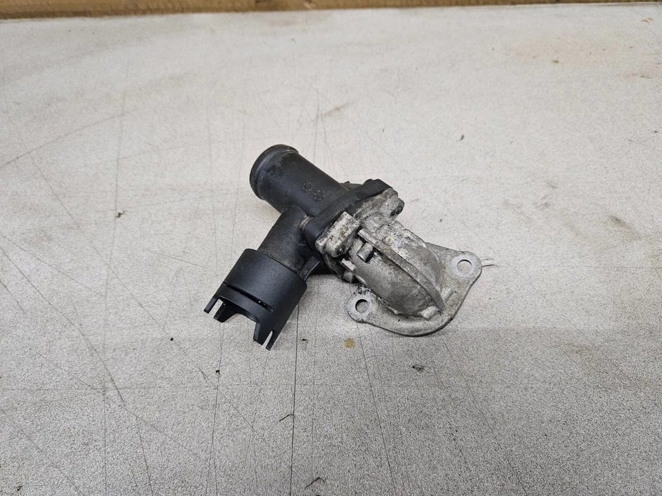 Adaptador de brida de refrigerante 03H121133 para Audi Q7 VW Atlas CC Passat Touareg 3,6 L Foto 1 de 2