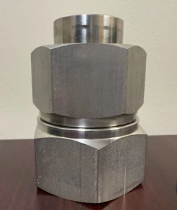 Swagelok Port connector, 1 1/2 in. Tube OD, OEM COMPLETE, REF P/N SS-2400-PC  - Picture 1 of 3