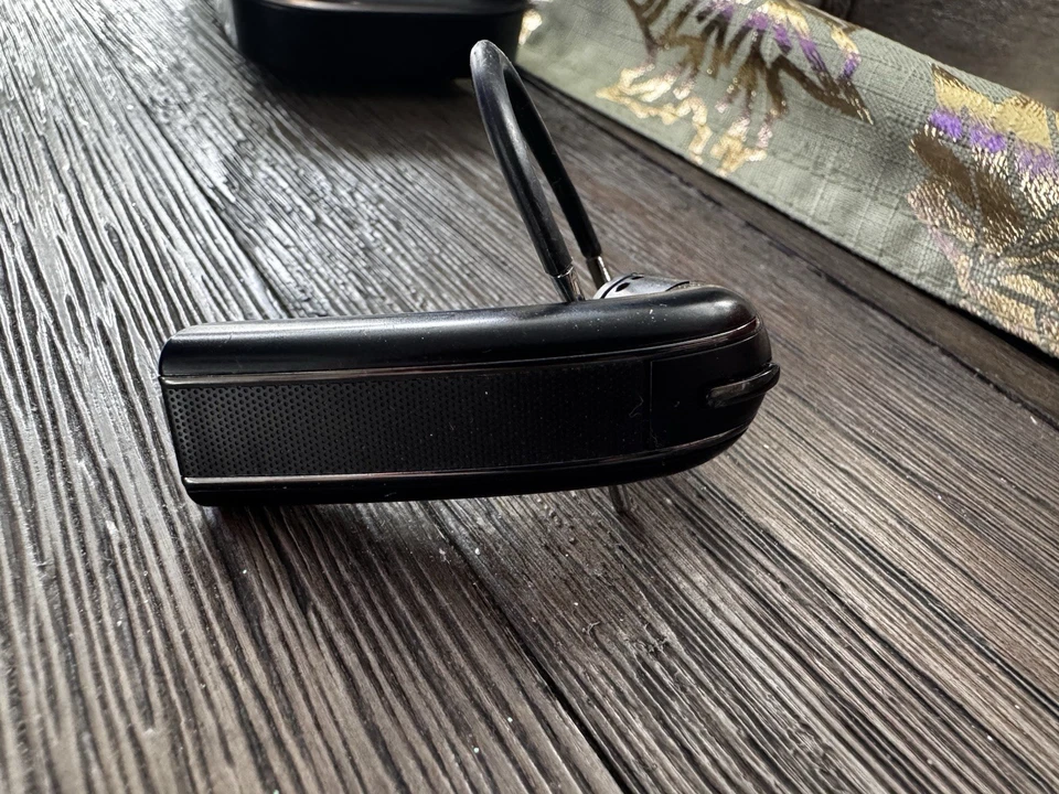 BlueAnt Q3 Voice-Command A2Dp black music headset phone book caller ID Bluetooth - Image 1 of 4