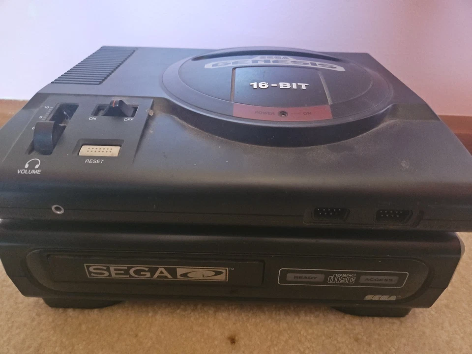 Consola Sega Genesis con Sega CD Modelo 1 - SIN CABLE DE ALIMENTACIÓN / SIN PROBAR - TAL CUAL Foto 1 de 3