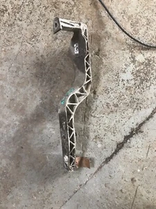 Audi a4b5 quattro rear differential bracket 8d0599289 - Picture 1 of 2