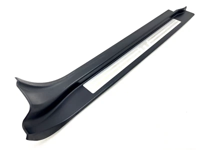 1999-2006 AUDI TT COUPE MK1 PAINEL PLACA ARRANHADOR SOLEIRA PORTA LATERAL DIREITA PASSAGEIRO FABRICANTE DE EQUIPAMENTO ORIGINAL - Imagem 1 de 4