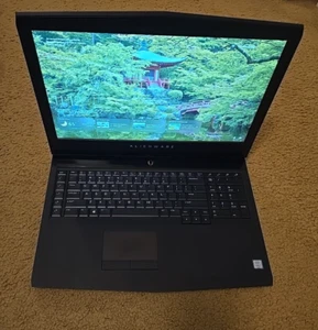 Laptop Alienware m17 r4 17" Core i7-7820HK 2.9GHZ 1 TB SSD 1 TB DYSK TWARDY 32 GB RA - Zdjęcie 1 z 13