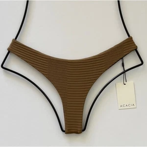 Traje de baño Acacia Ho’okipa doble acanalado bikini parte inferior oso - talla M - nuevo con etiquetas - Imagen 1 de 7