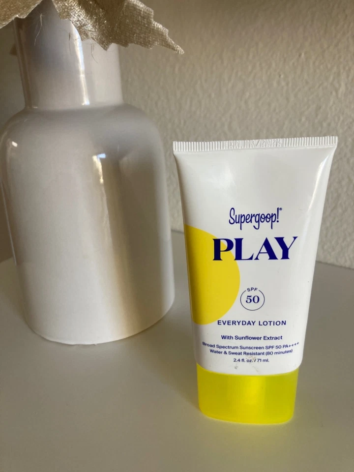 Loción diaria Supergoop Play SPF50 con extracto de girasol - 2,4 fl oz - Nueva Foto 1 de 4