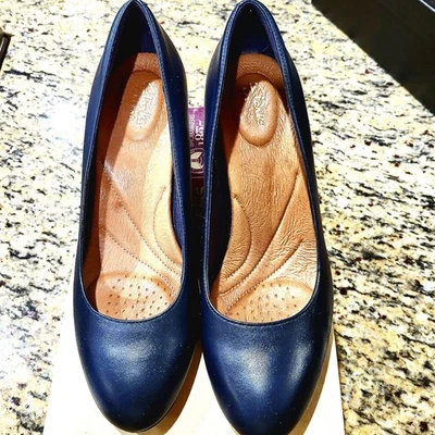 Clarks Mujer Heavenly Heart Pump Talla 8-1/2 M - Azul Marino - Talla UE 39-1/2 Foto 1 de 4