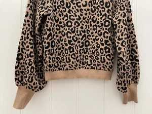 Abercrombie & Fitch Puff Sleeve Soft Knit Deep V-Neck Crop Leopard Sweater Small - Picture 1 of 6