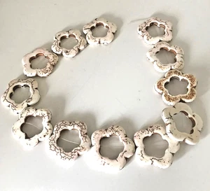 String of 12 Daisy Shaped Cream Howlite Beads for Jewellery Making T44QS - Picture 1 of 1