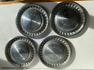 4 used 72-76 DODGE 14" HUBCAPS Dart Challenger Charger 1972-1976 -Wheel Covers Foto 1 de 4