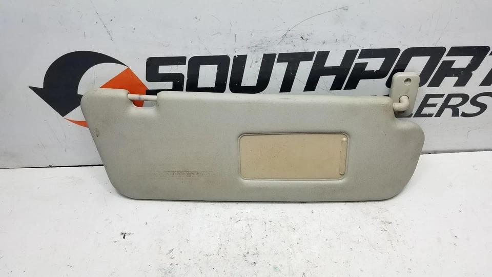 HOLDEN COMMODORE VT VX RIGHT SUNVISOR 09/97-09/02 *4018 - image 1 of 1