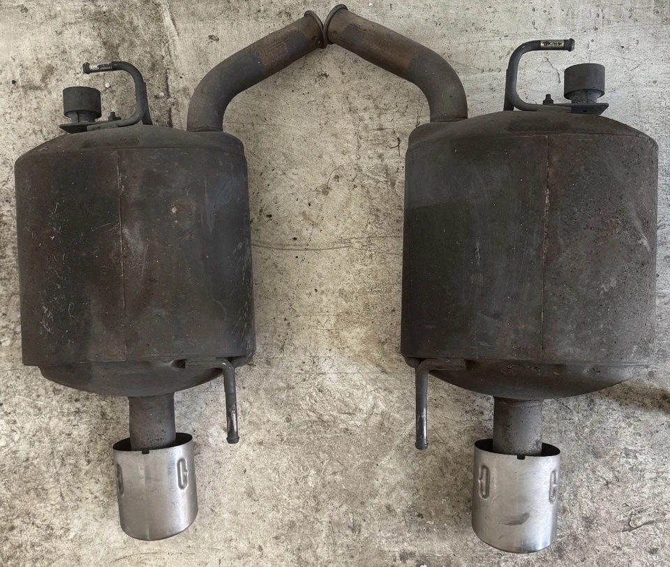 Silenciadores de escape traseros con puntas cromadas Infiniti G35/G37 OEM 07-13 Foto 1 de 4