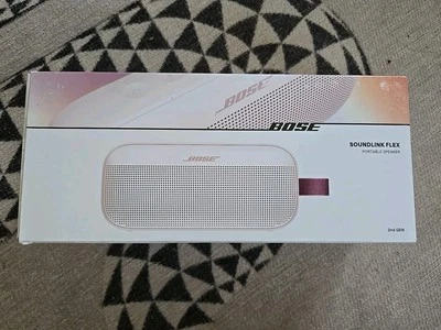 Bose SoundLink Flex 便携式蓝牙扬声器,第二代 - 花瓣粉色 — 第 1/4 张图片