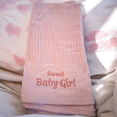 Manta Bebé Little Me Rosa Algodón Bordado “Sweet Baby Girl” Foto 1 de 4