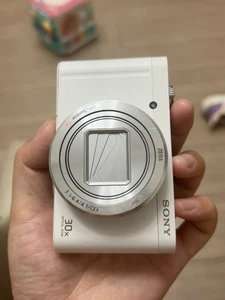 Sony WX500 White-ZEISS 30x Zoom, 18.2MP, 4K, 5-Axis IS,Elegant Photographer Gift - Picture 1 of 4