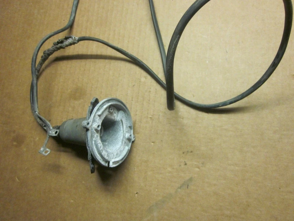 Luz de señal de giro Plymouth 1954 menos lente Foto 1 de 3