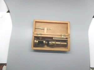 ANTIKES MESSING FELDMIKROSKOP IN ORIGINAL HOLZBOX, MADE IN FRANCE - Bild 1 von 2