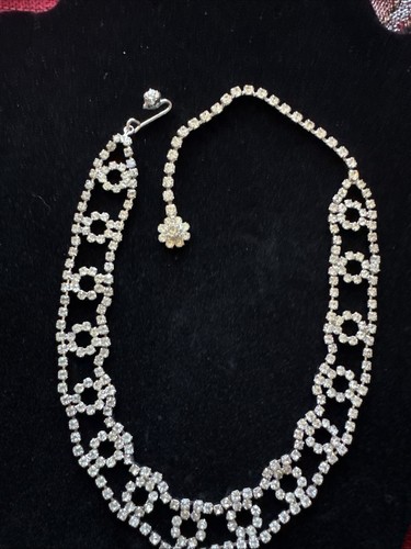 VETEMENTS Collana girocollo vintage delicata con strass lunga 16"