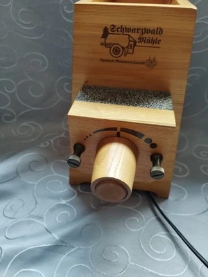 Schwarzwald-Mühle elektrische Getreidemühle System Messerschmidt Holz Weizen usw - Bild 1 von 4
