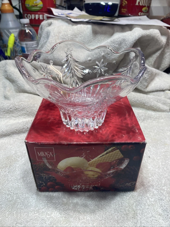 Mikasa Christmas Night 6 Inch Footed Crystal Bowl Scalloped From Japan