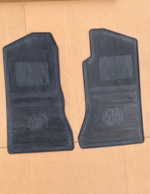 MG MGB GT V8 RUBBER FRONT FLOOR MATS PAIR WITH LOGO 4 Synchro models  - Image 1 of 4