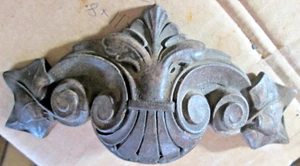 ANTIGUO TIRADOR DE CAJÓN DE MADERA TALLADA FLOR De LIS, 5 9/16"x2 13/16" SALVAGE USADO - Imagen 1 de 2