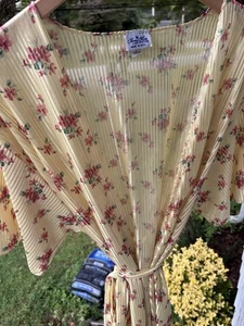 Bata de dormir vintage floral rosa delicada amarilla de los años 60 lencería retro MED ENVÍO GRATUITO - Imagen 1 de 7