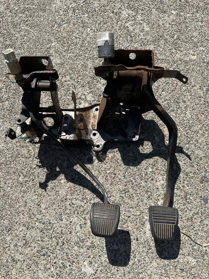 Embrague y pedal de freno para camioneta Toyota 4Runner 1989-1995 Foto 1 de 4