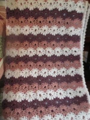 "Manta Crochet Rosa Blanco Ciruela Púrpura 52"" X 54"" Nueva" Foto 1 de 4