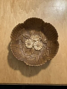 Plato floral vintage con aspecto de madera Syroco 9 X 2 pulgadas - Imagen 1 de 6