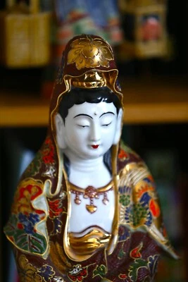 Antique Japanese Kutani Yaki Guanyin Buddha Porcelain Statue 九谷烧瓷器五彩观音菩萨像 - Image 1 of 4